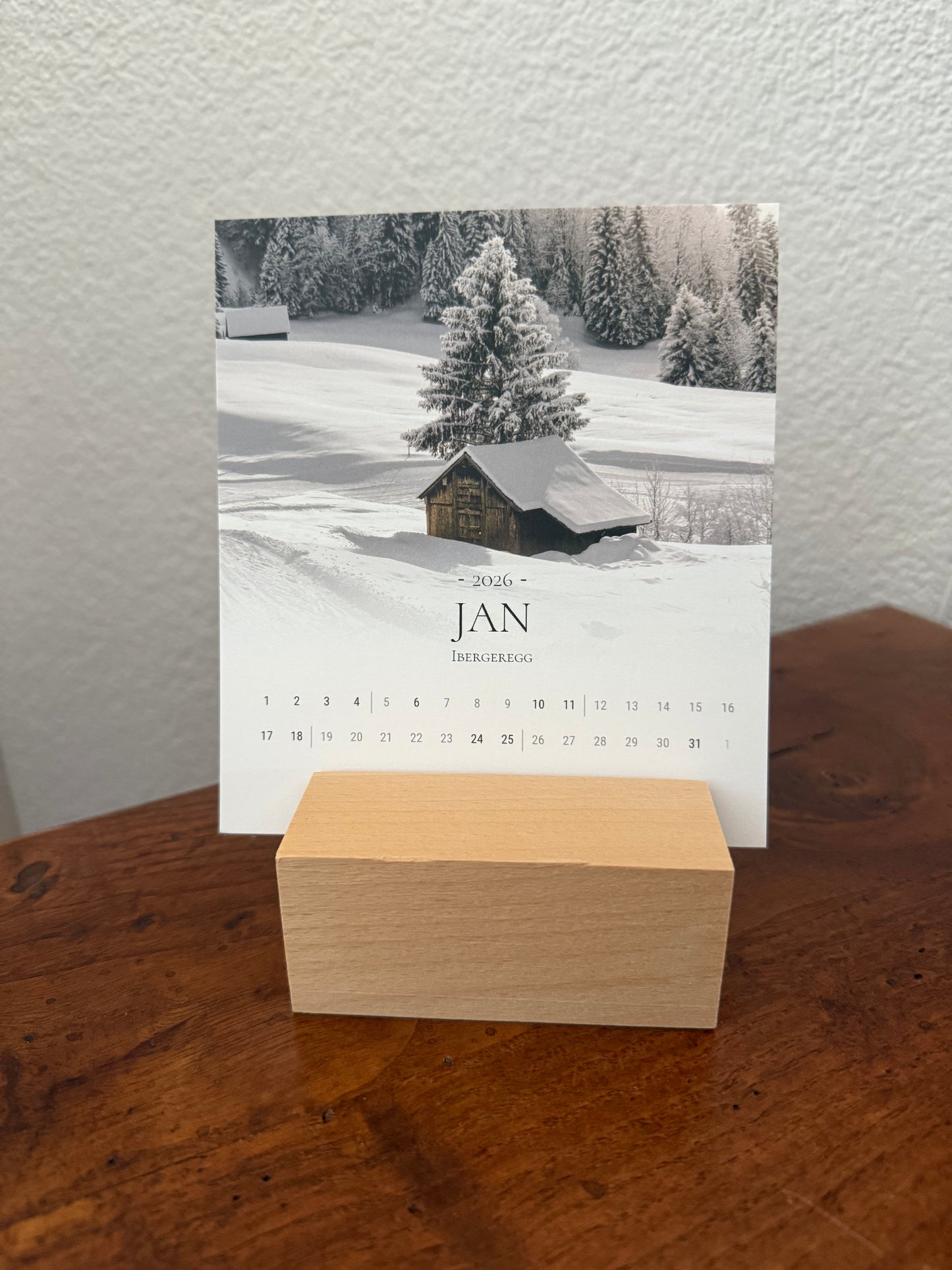 Kalender 2026 mit Holzaufsteller - Roland Widmer widrol