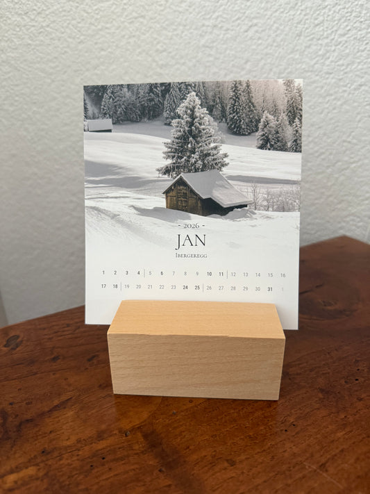Kalender 2026 mit Holzaufsteller